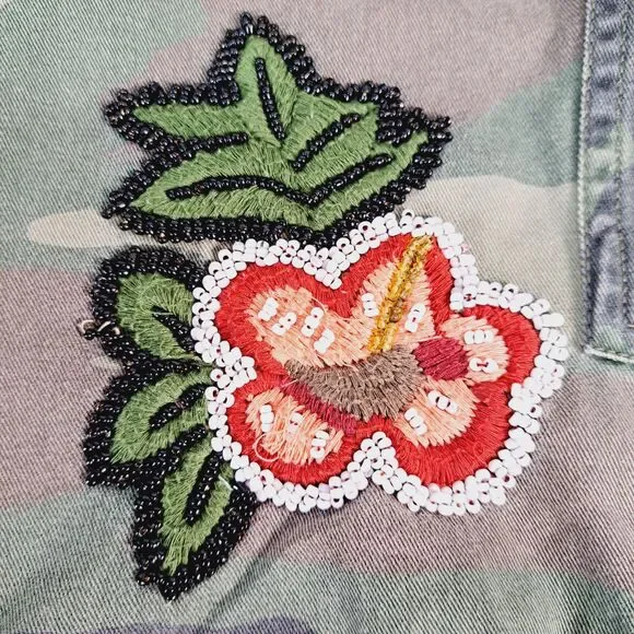 VTG Y2K Guess Camo Cargo Capri Pants Womens Sz 29 Embroidered Flowers Military - Picture 10 of 16